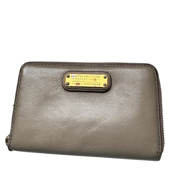 Marc by Marc Jacobs Leather Compact Wallet Zippy Wristlet Bag Gray Wine Pockets - Picture 1 of 16
